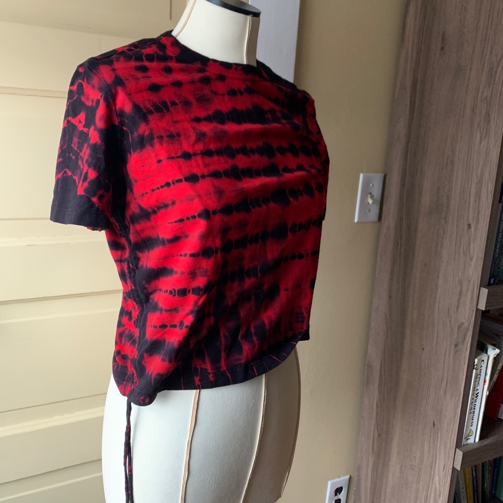 Cotton Citizen T-shirt tie side